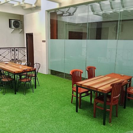 Andita Syariah Hotel Surabaya Luaran gambar