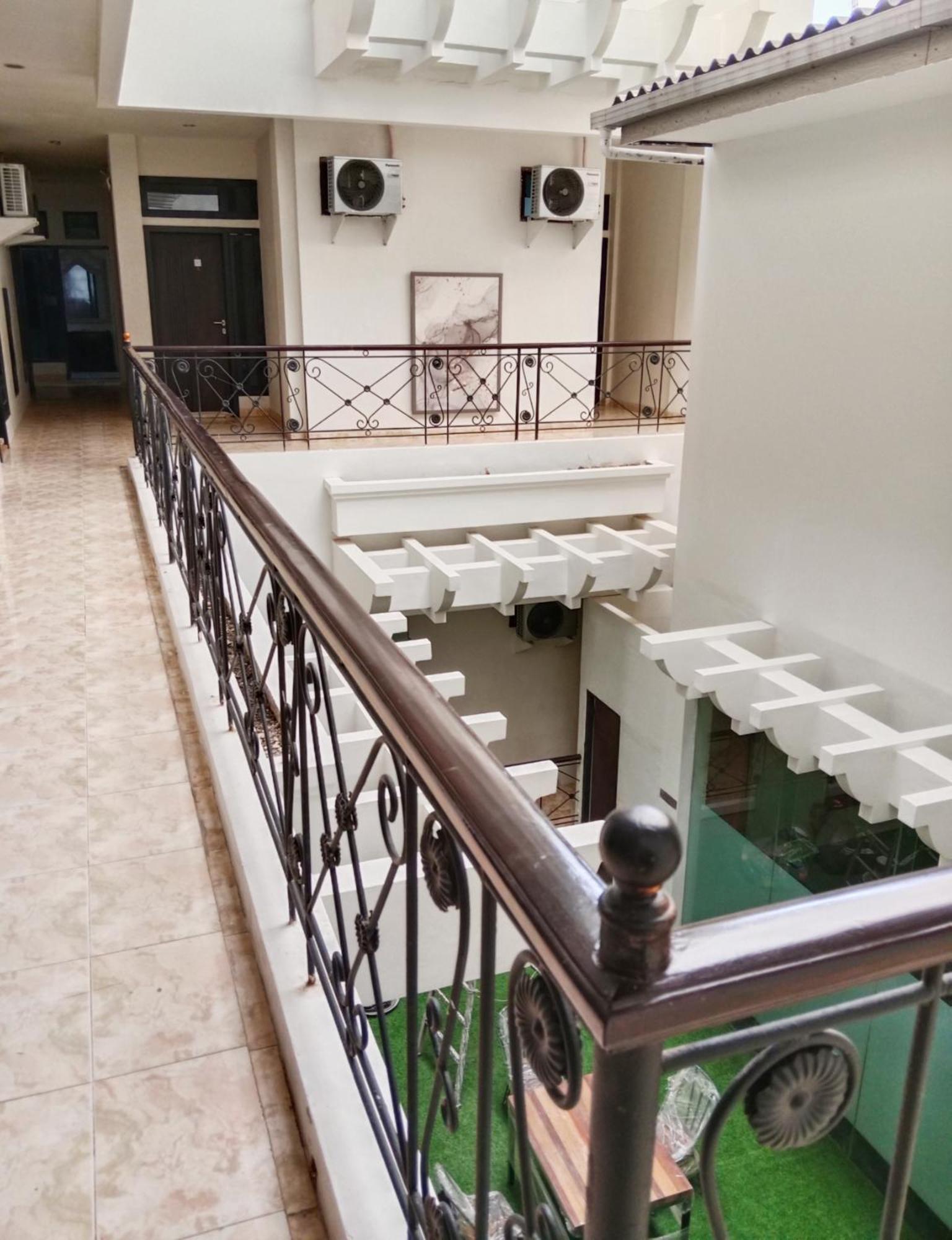 Andita Syariah Hotel Surabaya Luaran gambar